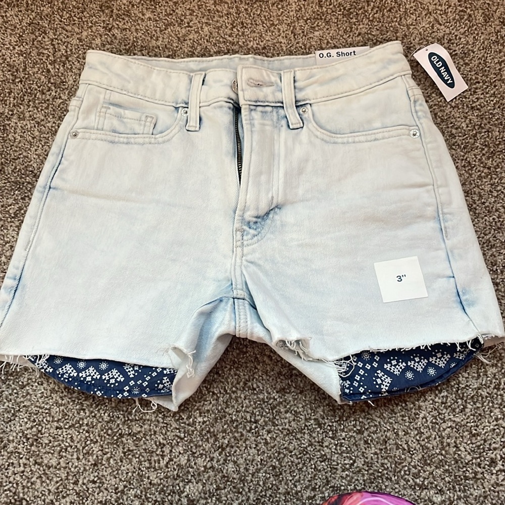 NEW!! Old Navy Jean shorts with bandana pocket details.